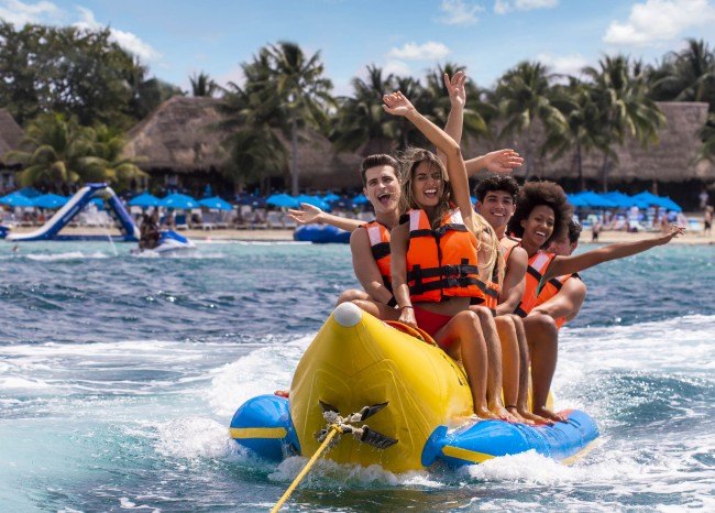 paradise beach bananna boat